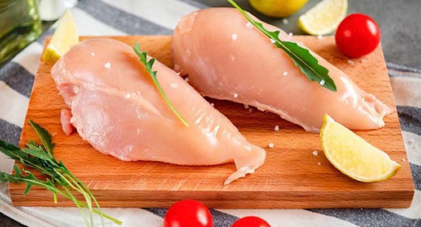 Πόση πρωτεΐνη περιέχει το στήθος κοτόπουλου και γιατί είναι ωφέλιμο;