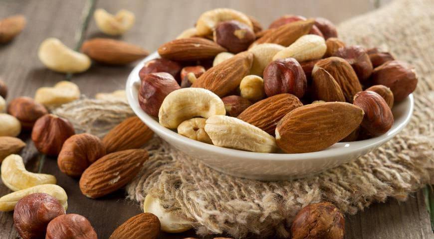 Οι ξηροί καρποί διατηρούν τη νεότητα του δέρματος!